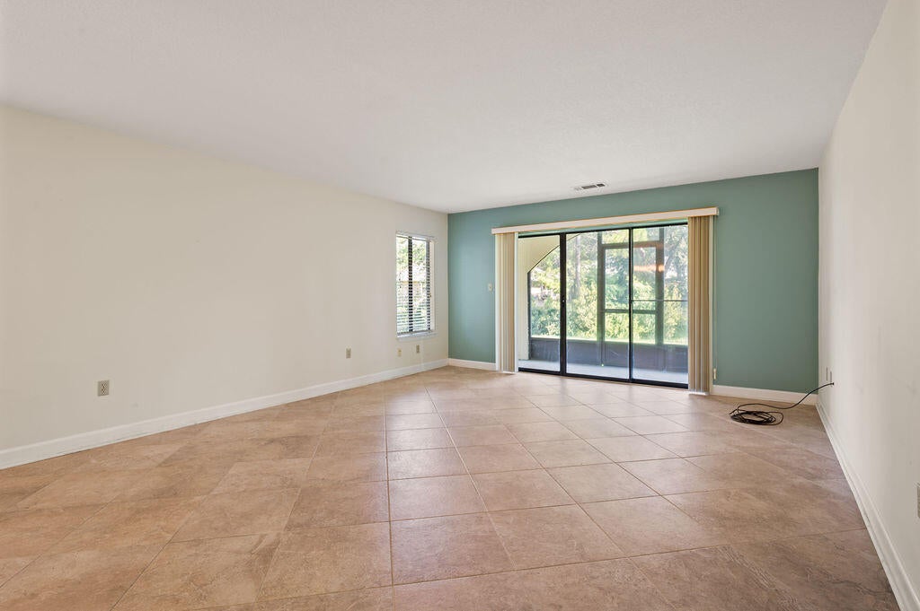 LAKESIDE CONDO AT BLUEWATER BAY - Residential