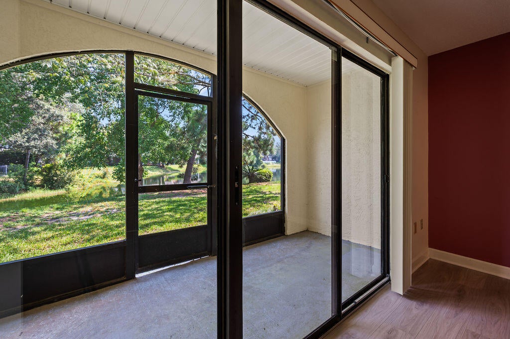 LAKESIDE CONDO AT BLUEWATER BAY - Residential