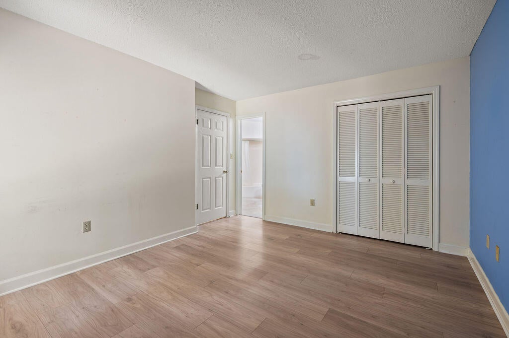 LAKESIDE CONDO AT BLUEWATER BAY - Residential