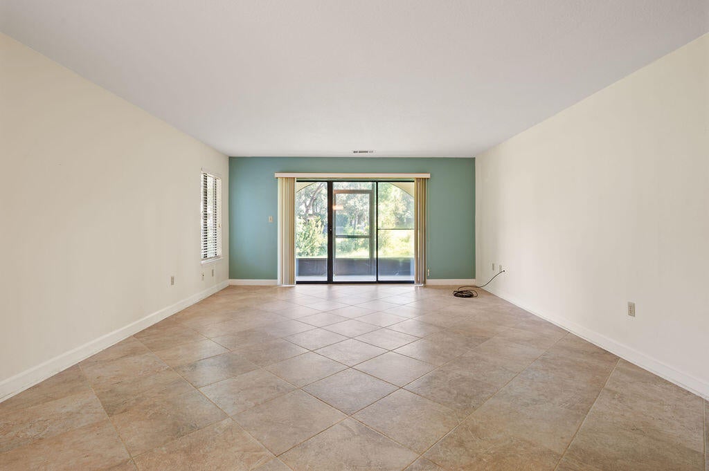 LAKESIDE CONDO AT BLUEWATER BAY - Residential