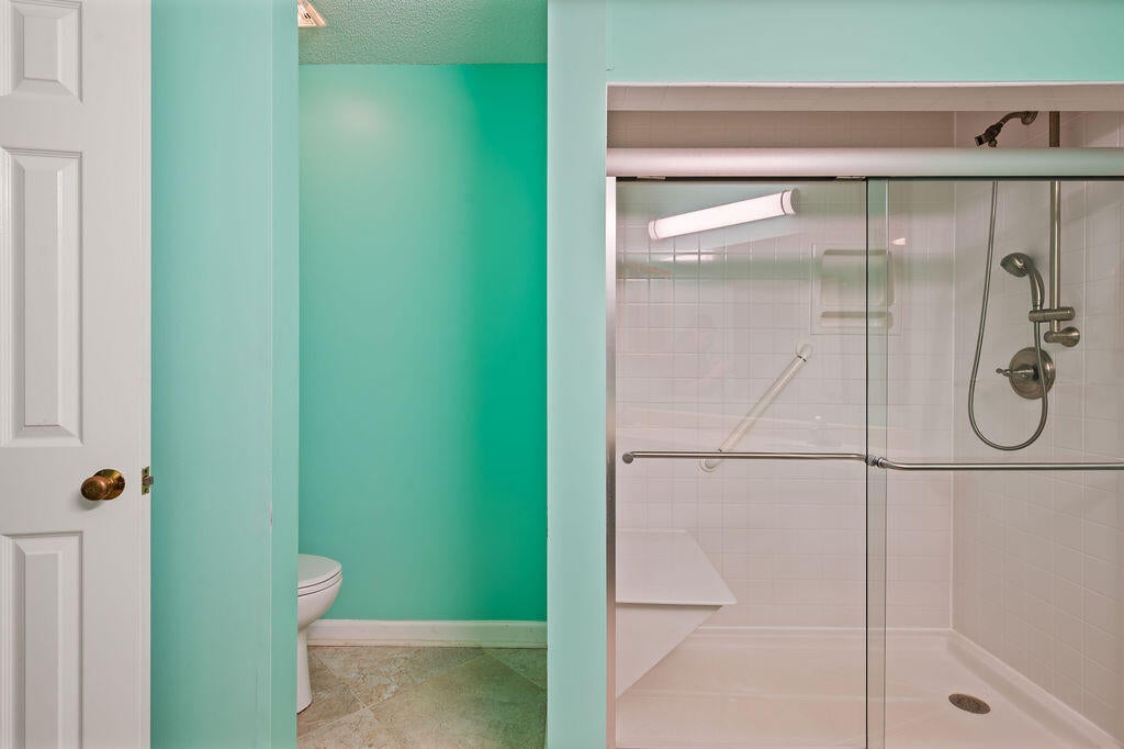 LAKESIDE CONDO AT BLUEWATER BAY - Residential