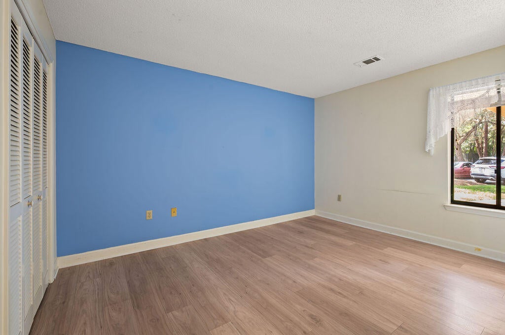 LAKESIDE CONDO AT BLUEWATER BAY - Residential