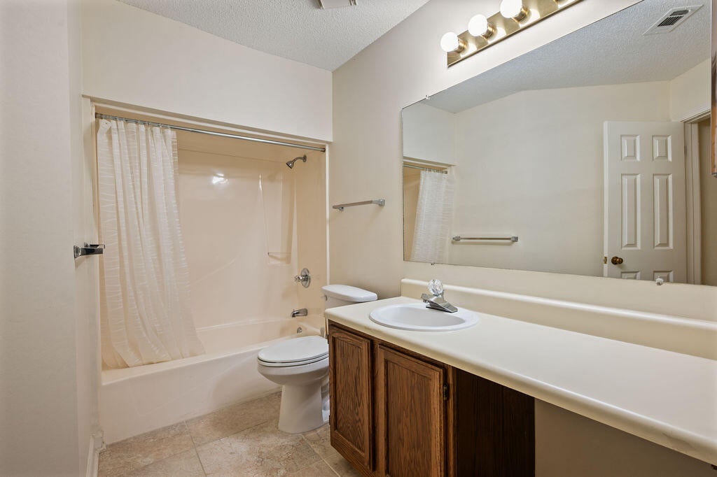 LAKESIDE CONDO AT BLUEWATER BAY - Residential