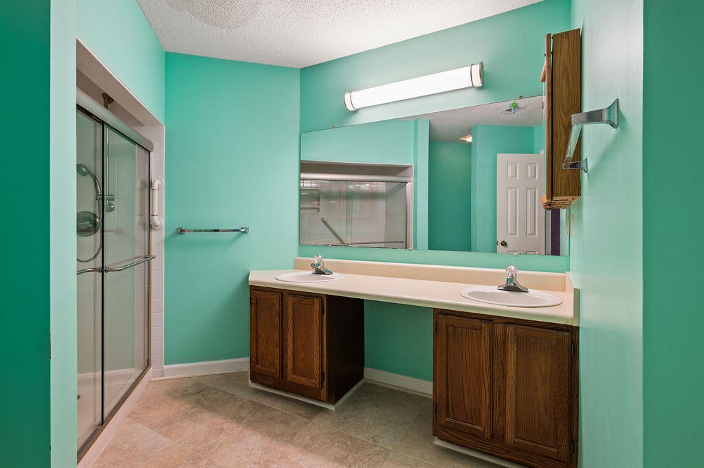 LAKESIDE CONDO AT BLUEWATER BAY - Residential