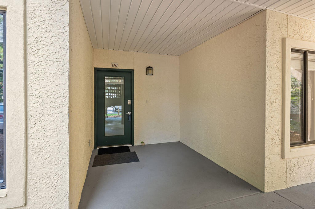 LAKESIDE CONDO AT BLUEWATER BAY - Residential