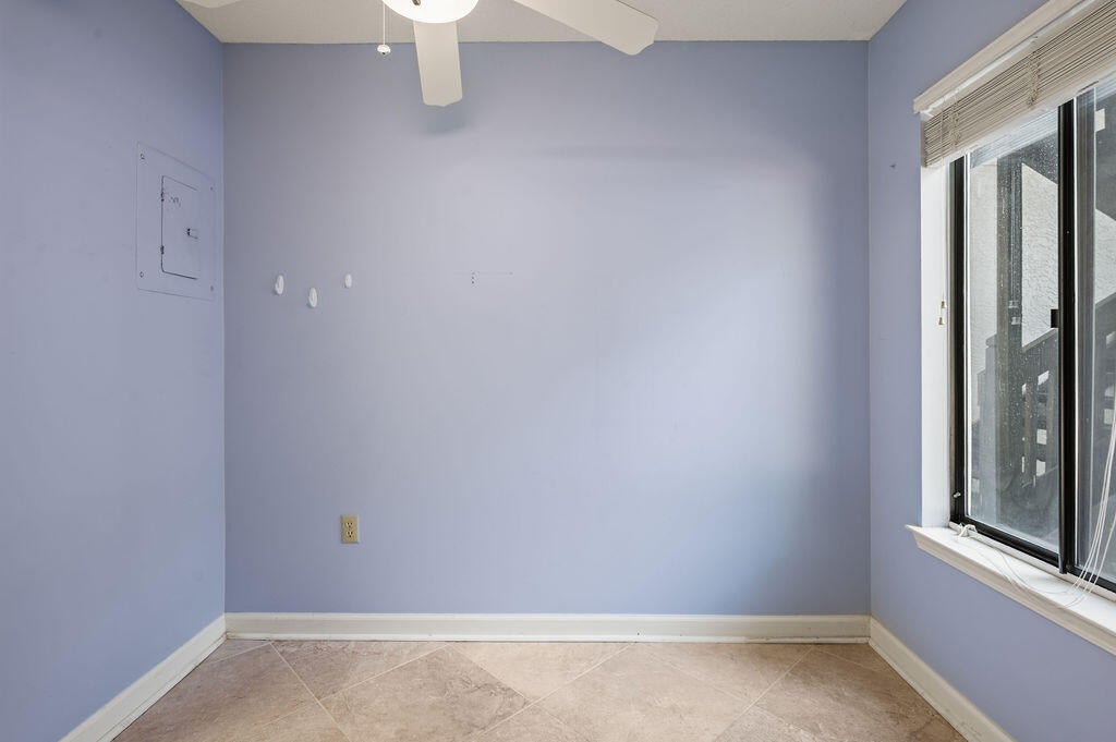LAKESIDE CONDO AT BLUEWATER BAY - Residential