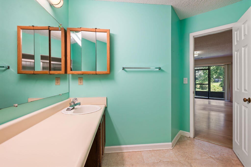 LAKESIDE CONDO AT BLUEWATER BAY - Residential