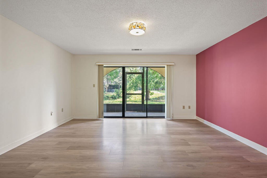 LAKESIDE CONDO AT BLUEWATER BAY - Residential