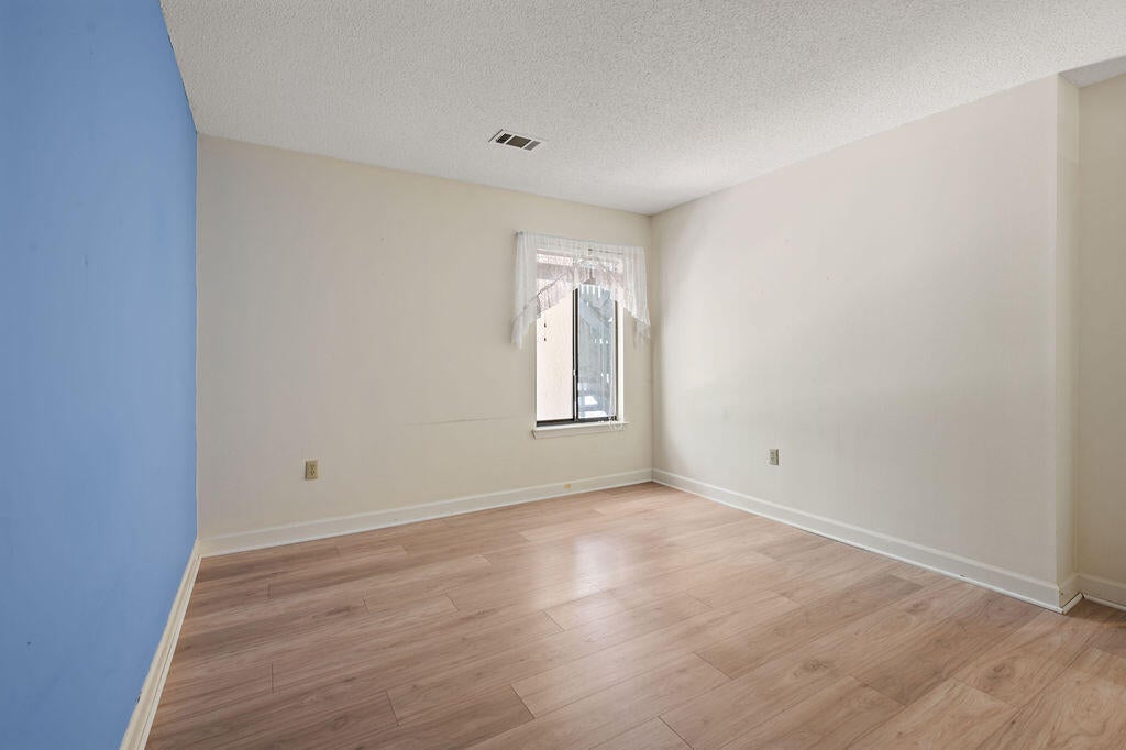 LAKESIDE CONDO AT BLUEWATER BAY - Residential