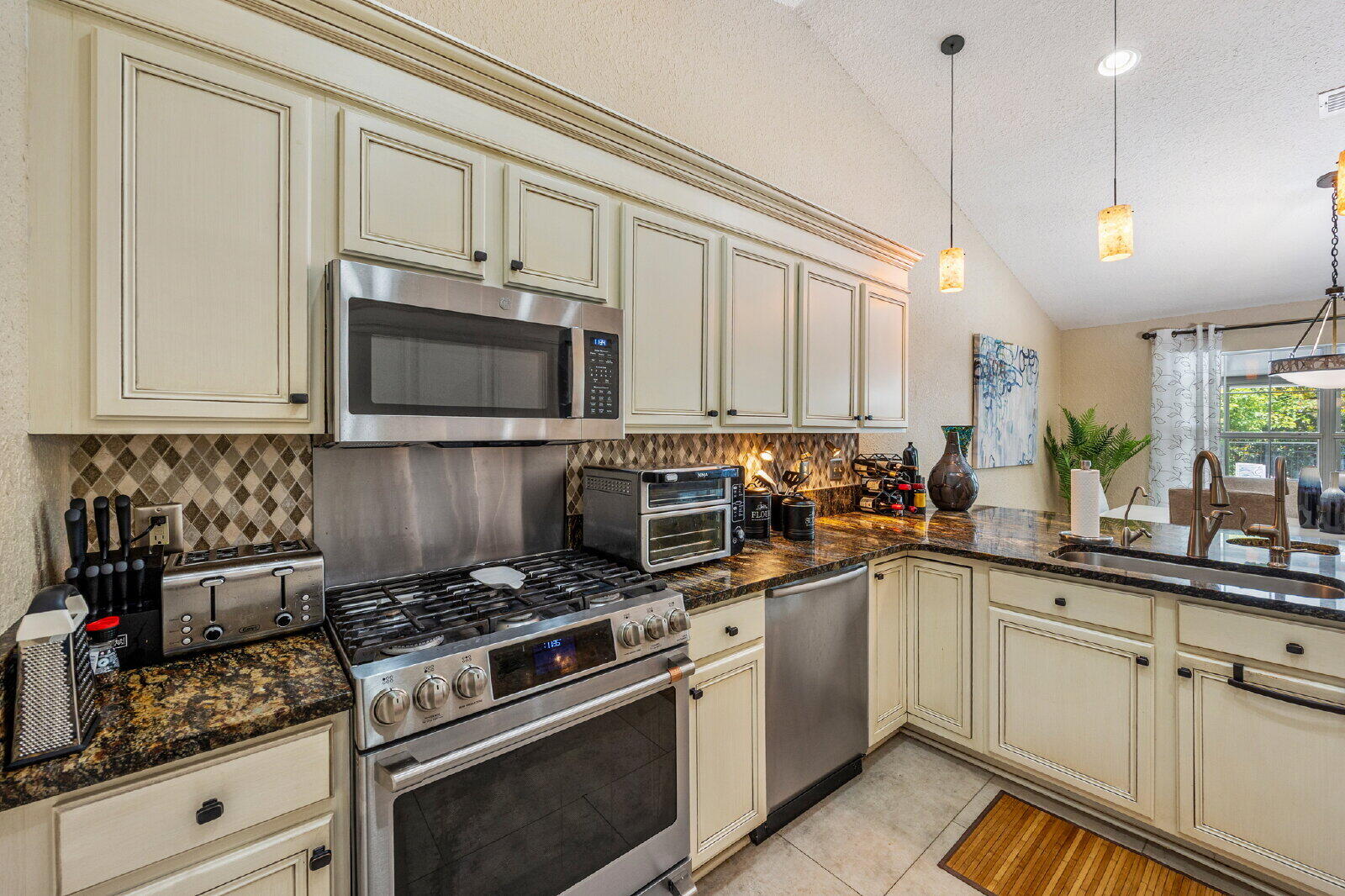 DRIFTWOOD ESTATES - Residential Lease