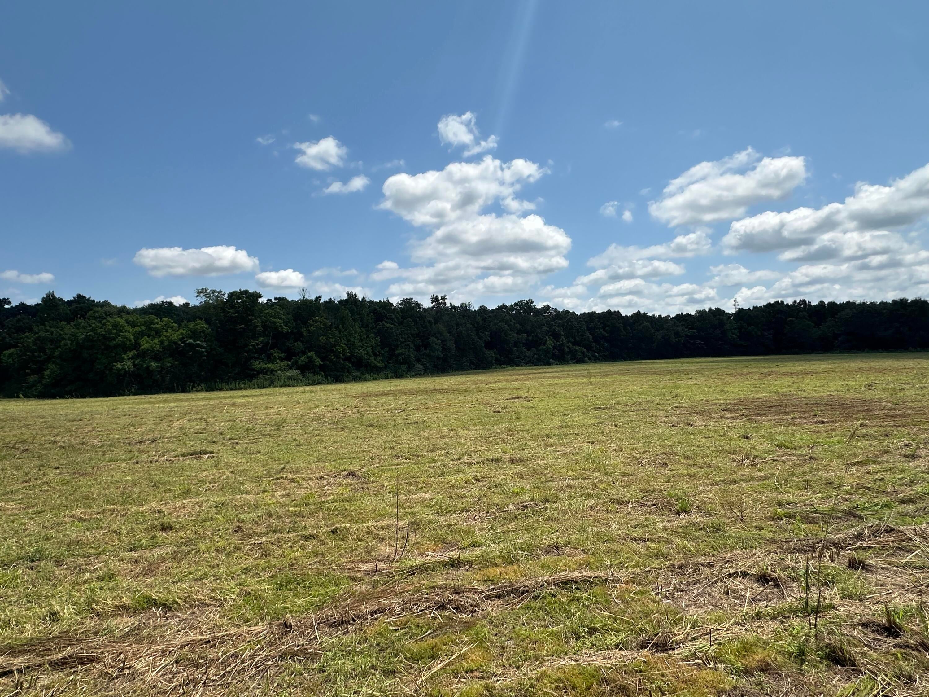 NO RECORDED SUBDIVISION - Land