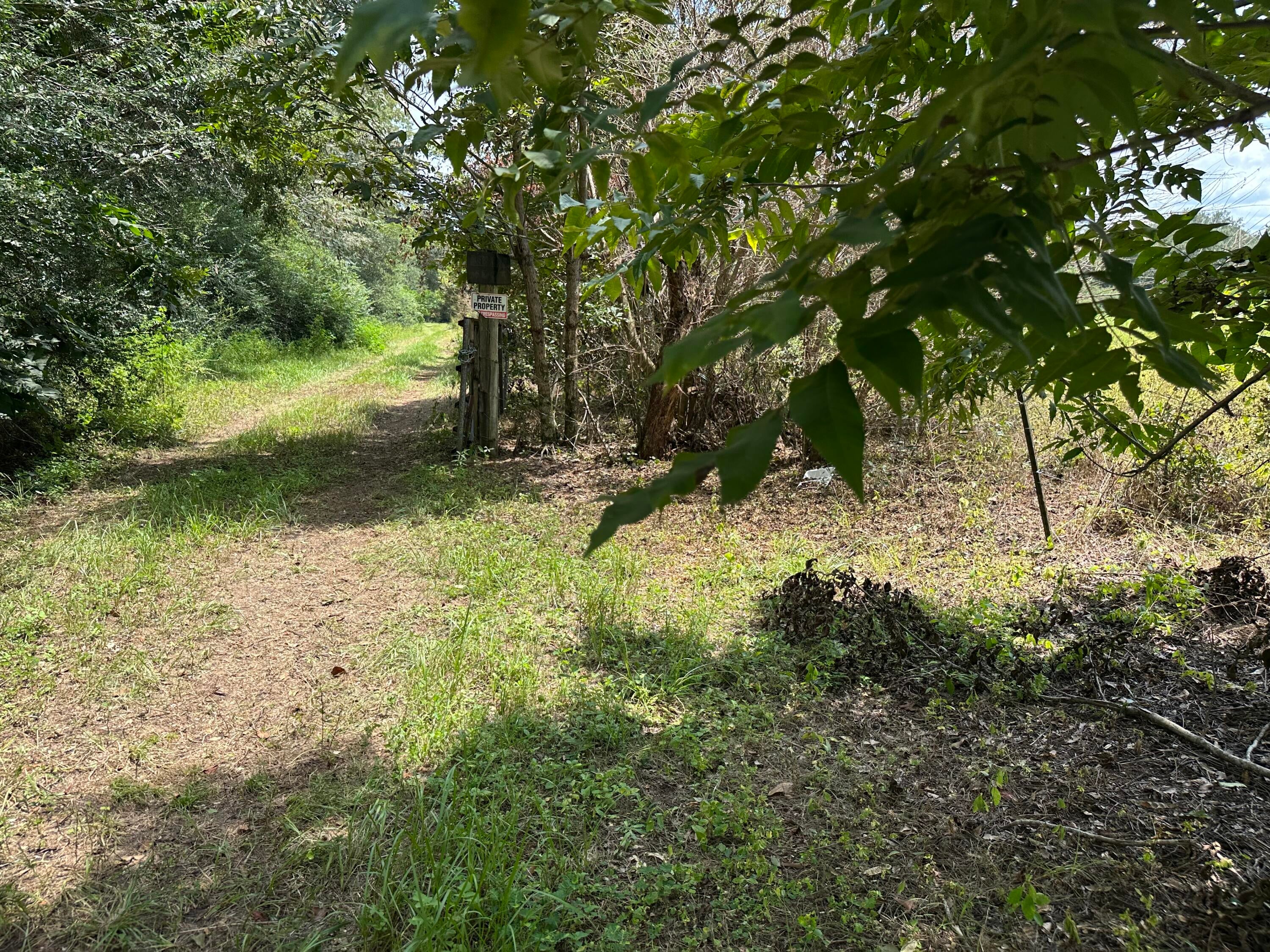 NO RECORDED SUBDIVISION - Land