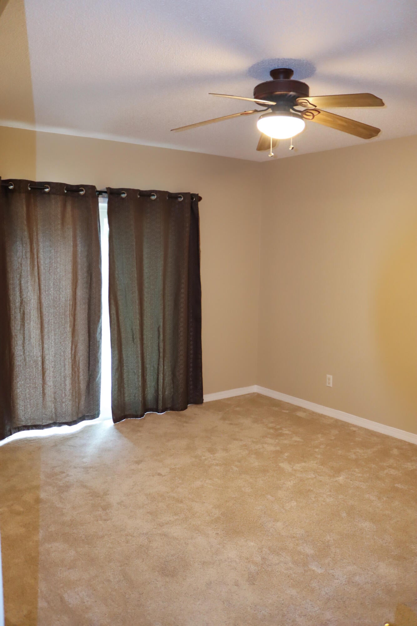 Hollyrod Park - Residential Lease
