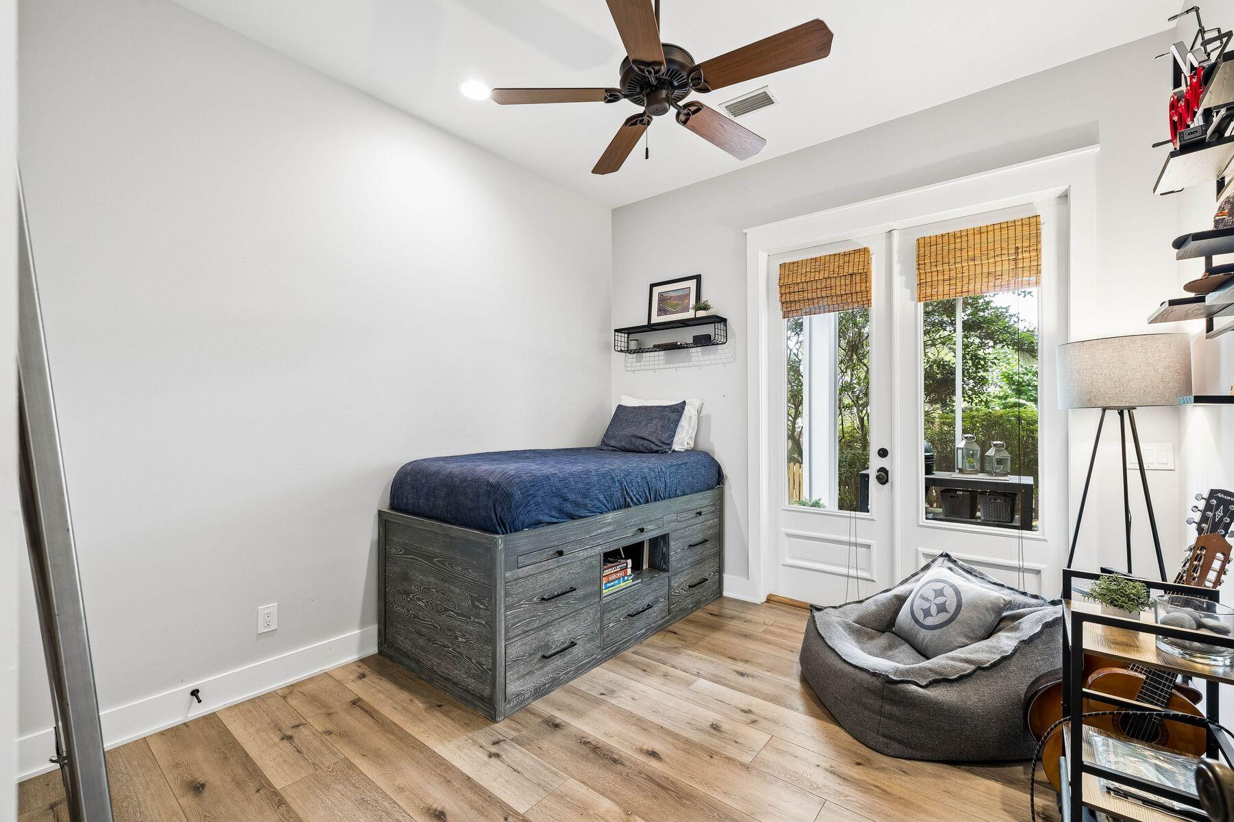CARSON OAKS - Residential