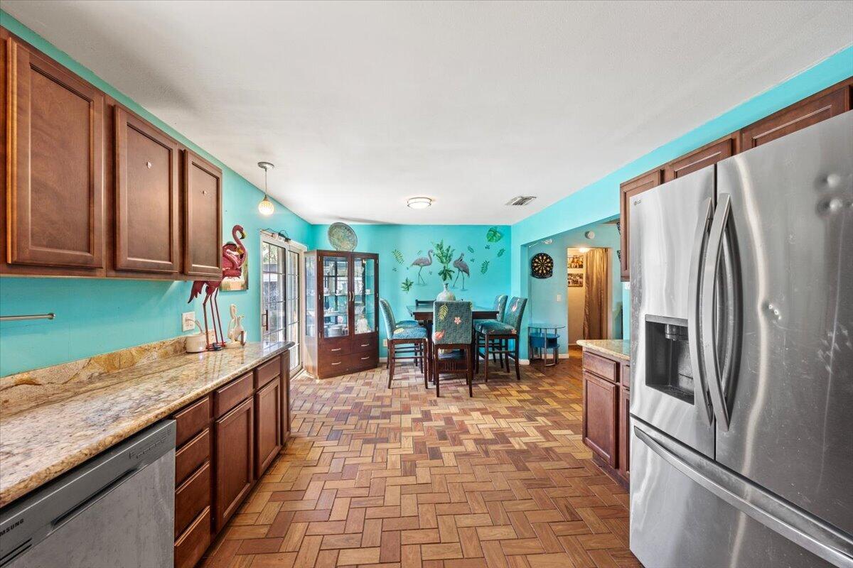 HICKORY SHORES - Residential