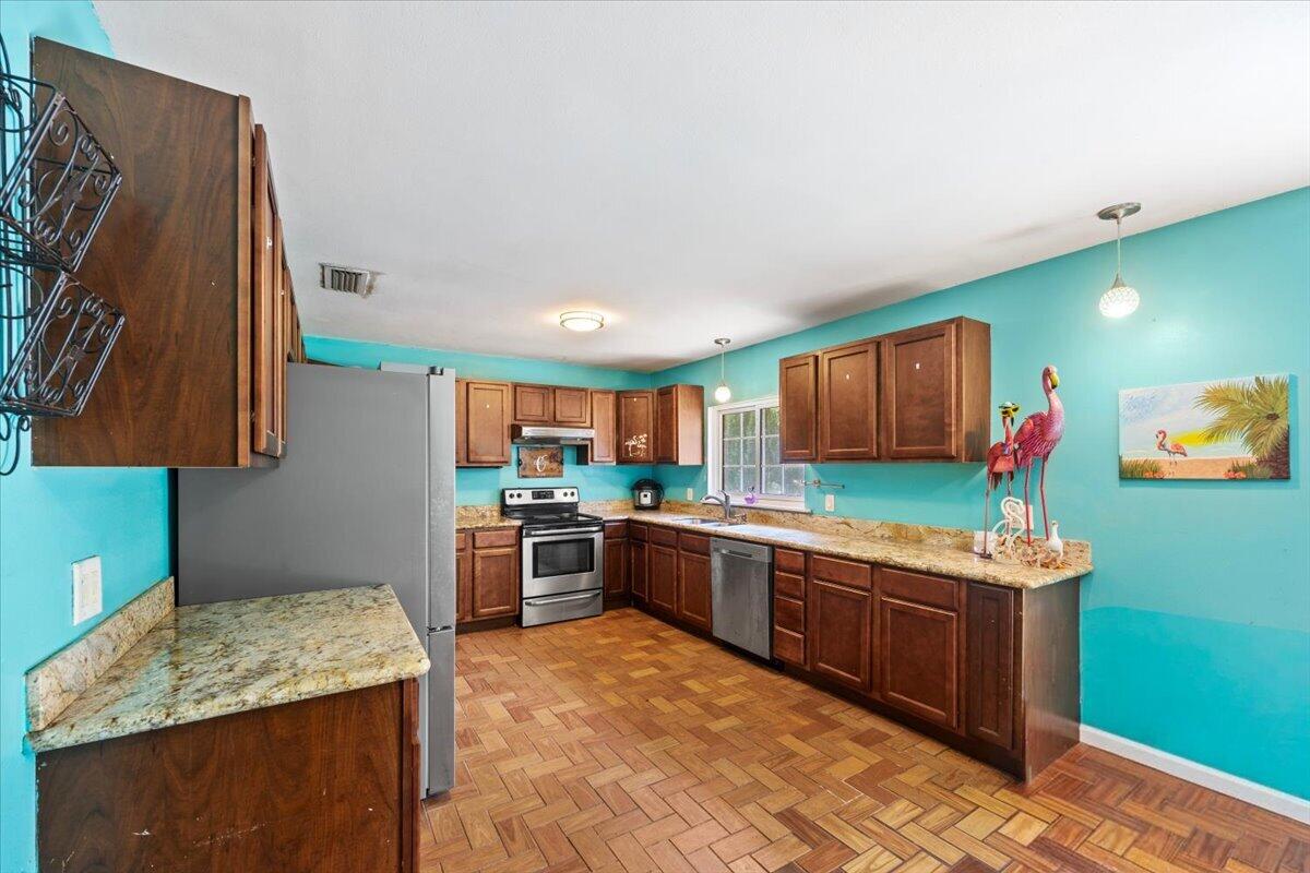 HICKORY SHORES - Residential