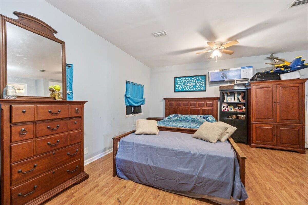 HICKORY SHORES - Residential