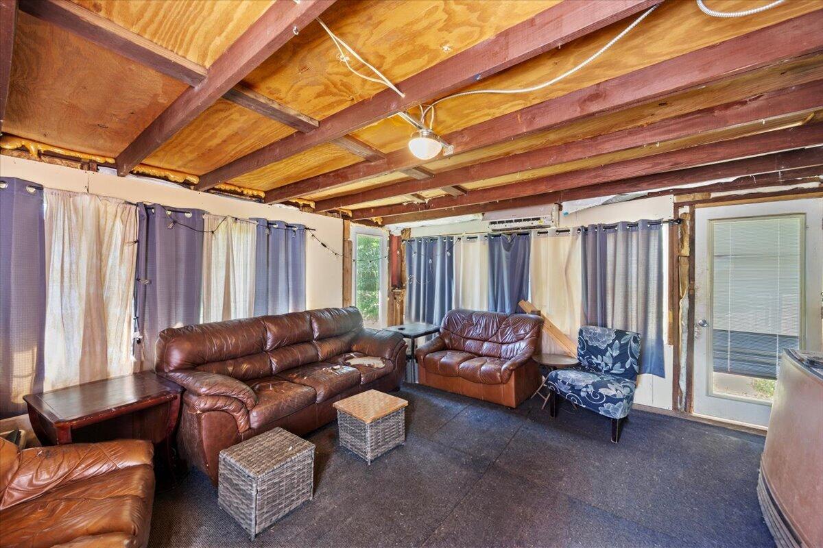 HICKORY SHORES - Residential