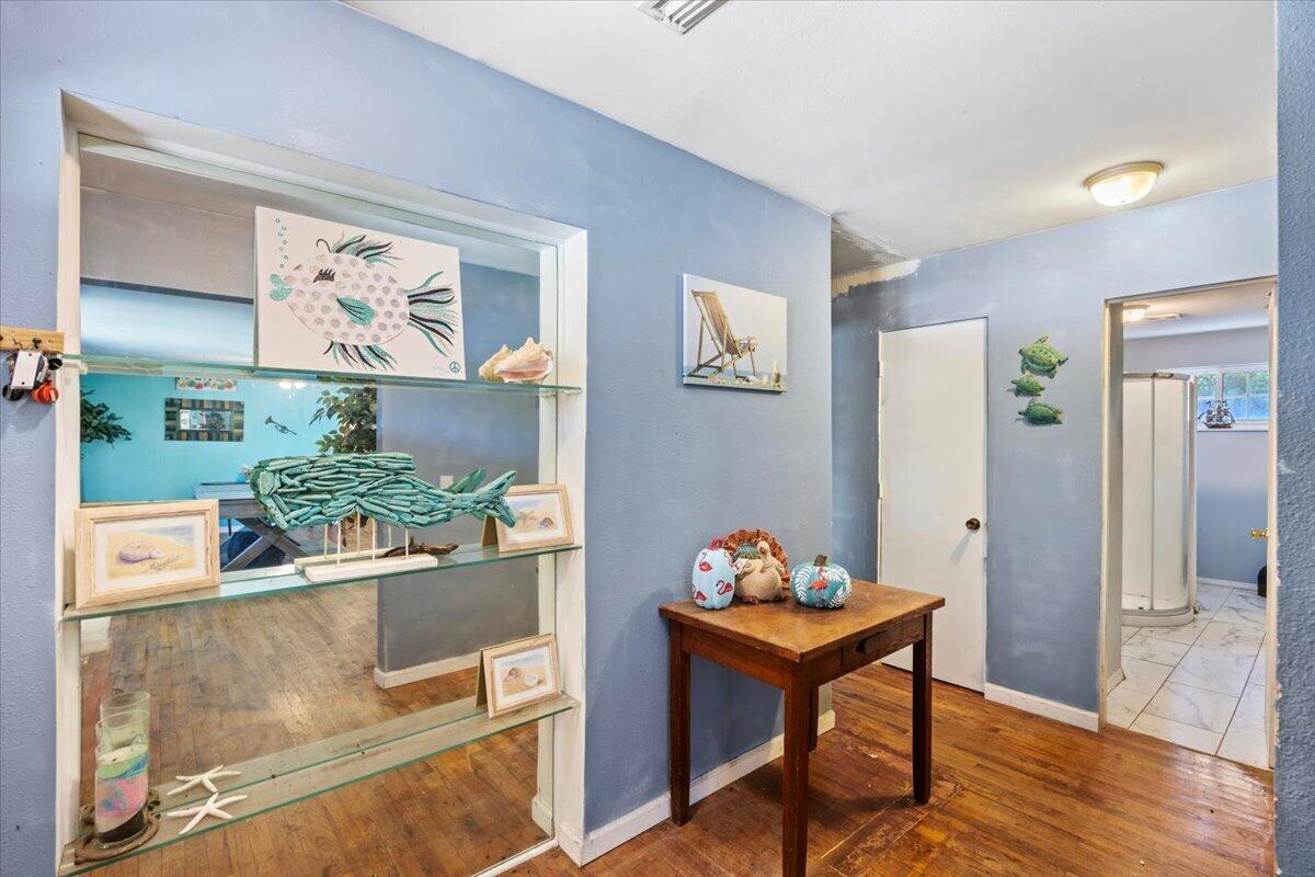 HICKORY SHORES - Residential