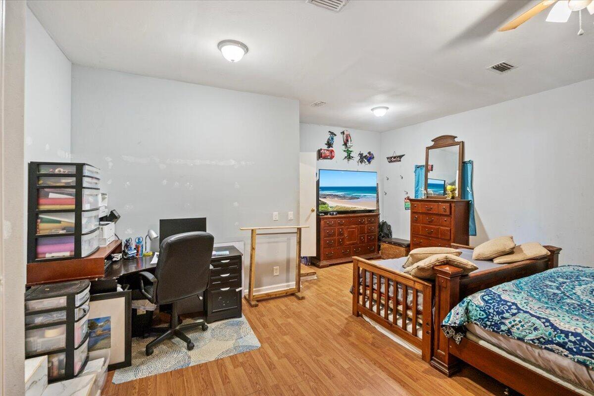 HICKORY SHORES - Residential