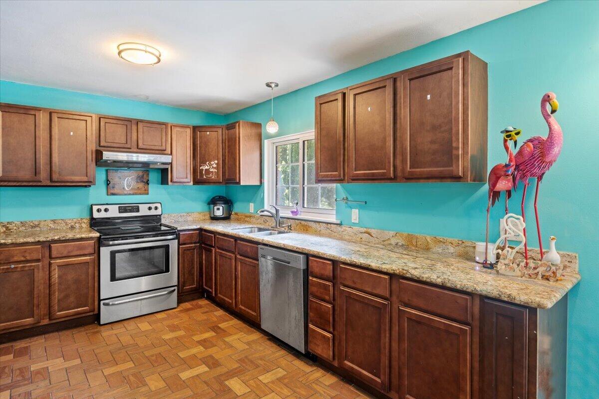 HICKORY SHORES - Residential