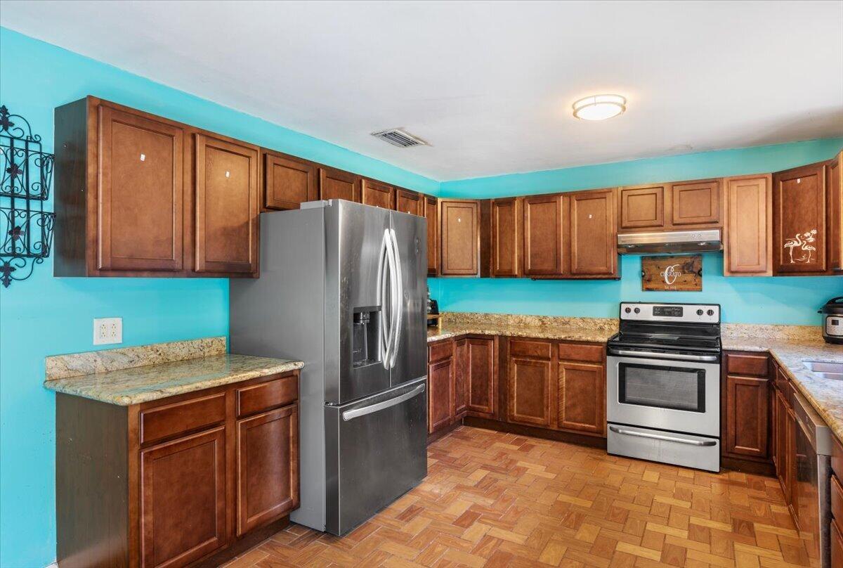 HICKORY SHORES - Residential