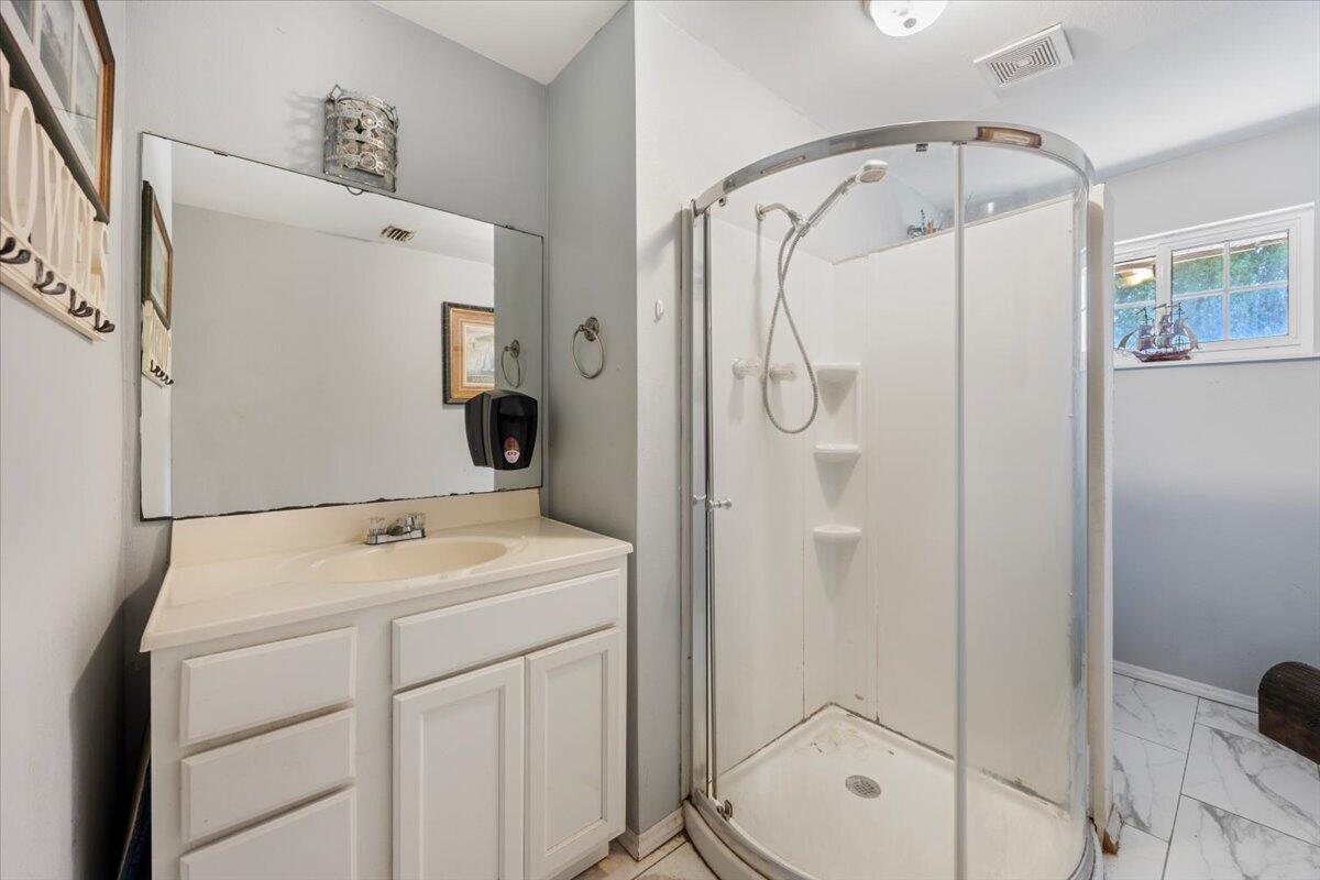 HICKORY SHORES - Residential