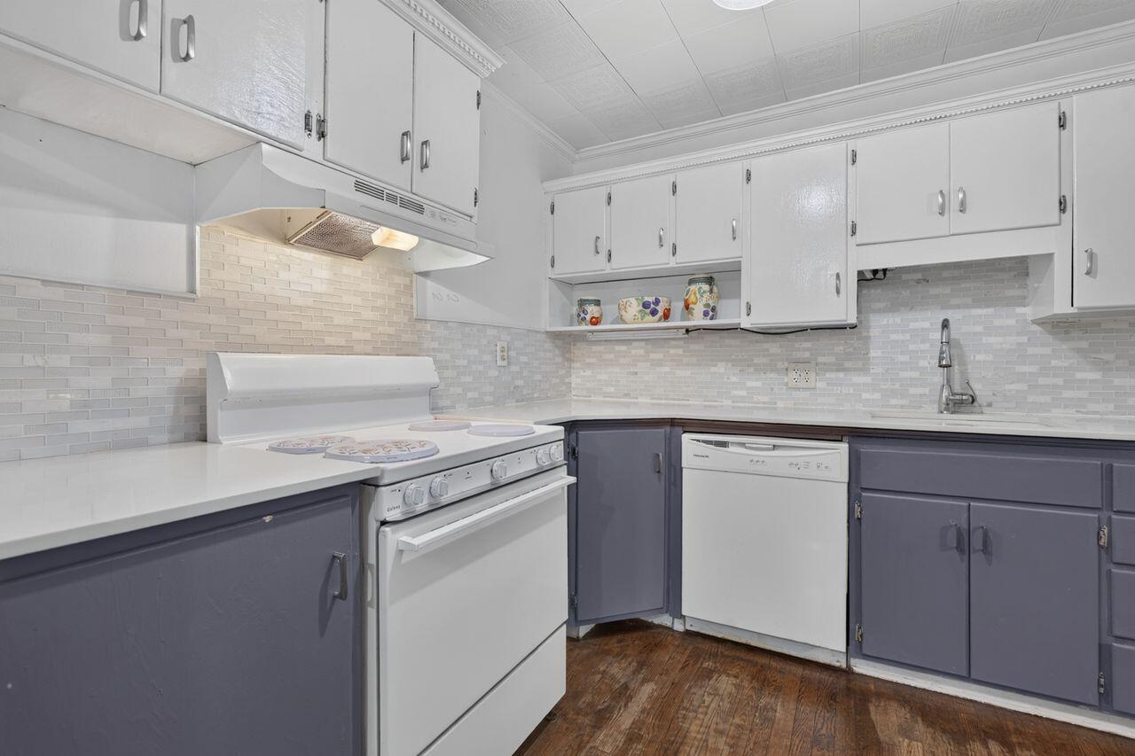 Garnier's Beach - Residential