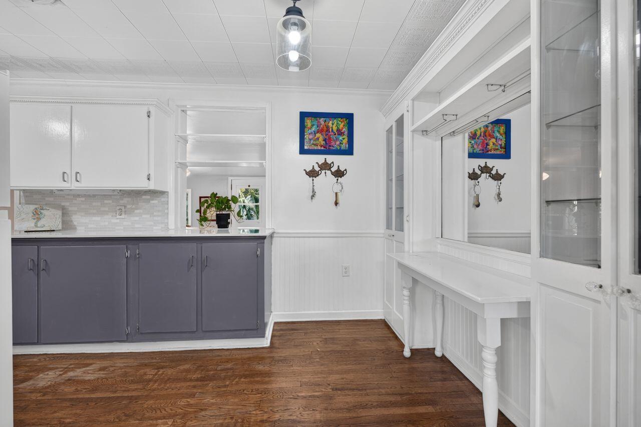 Garnier's Beach - Residential