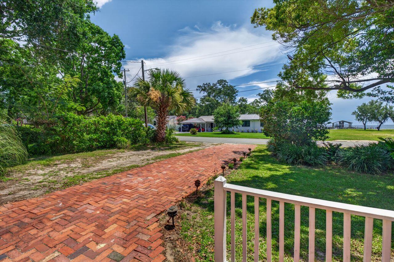 Garnier's Beach - Residential