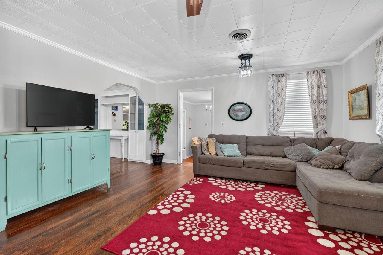 Garnier's Beach - Residential