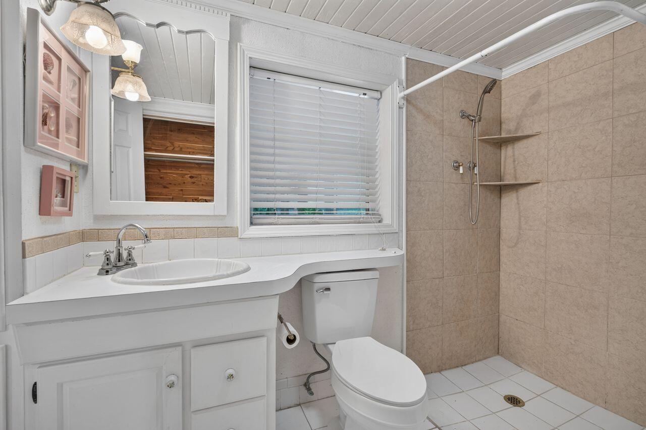 Garnier's Beach - Residential