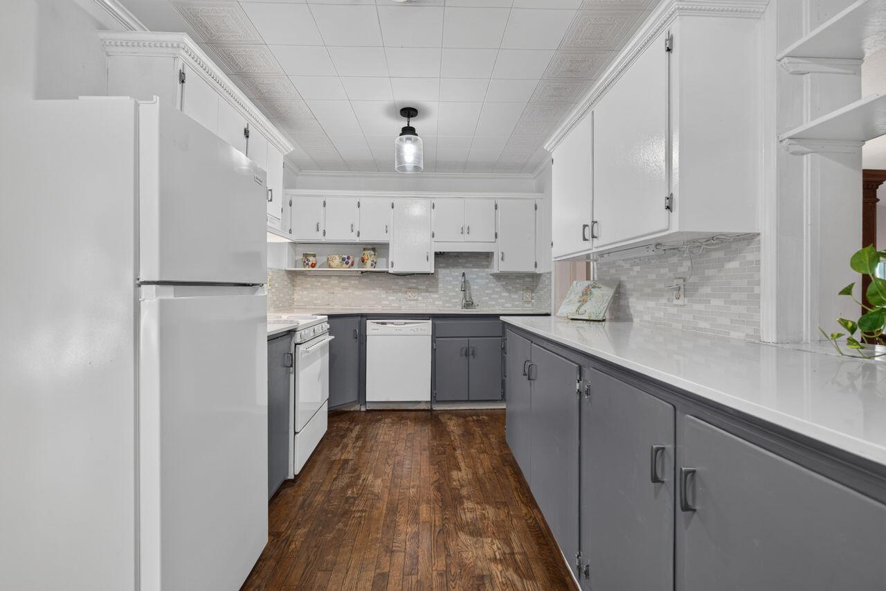 Garnier's Beach - Residential
