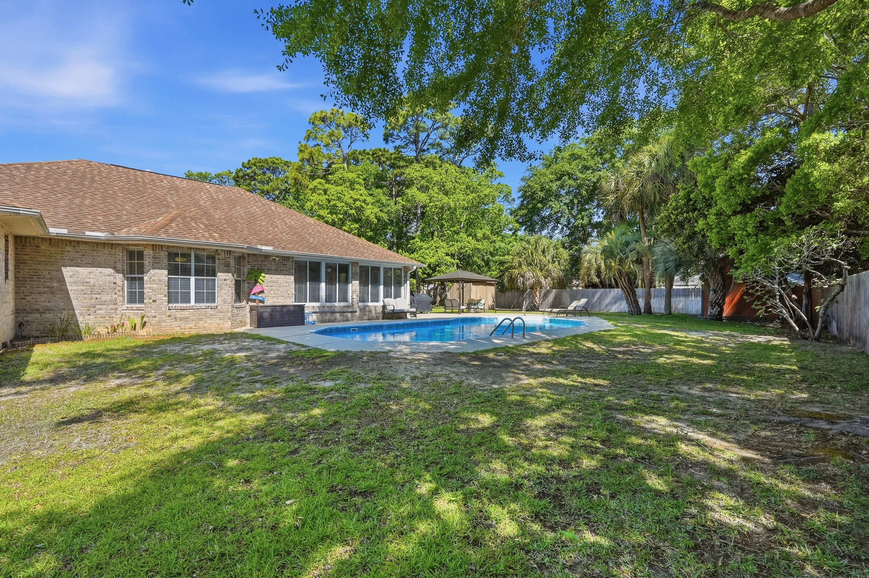 DANA POINTE - Residential