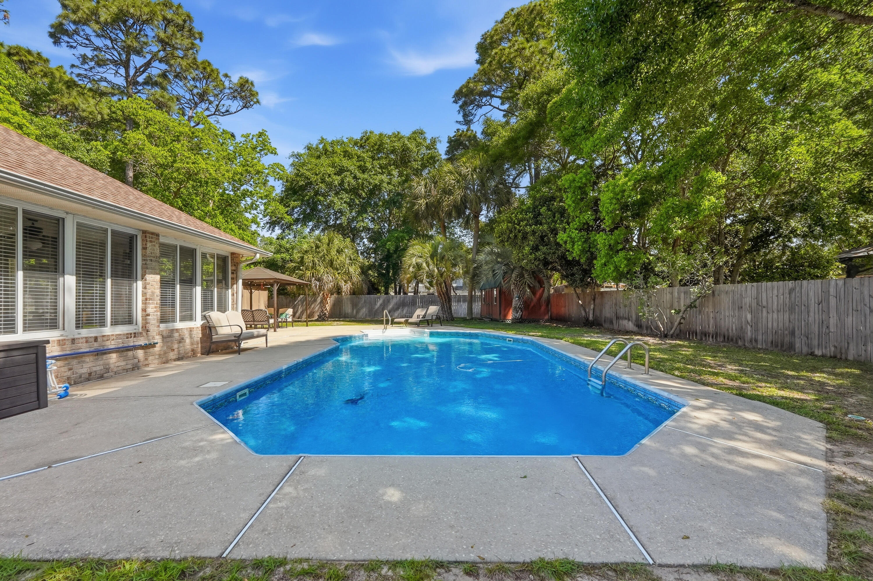 DANA POINTE - Residential