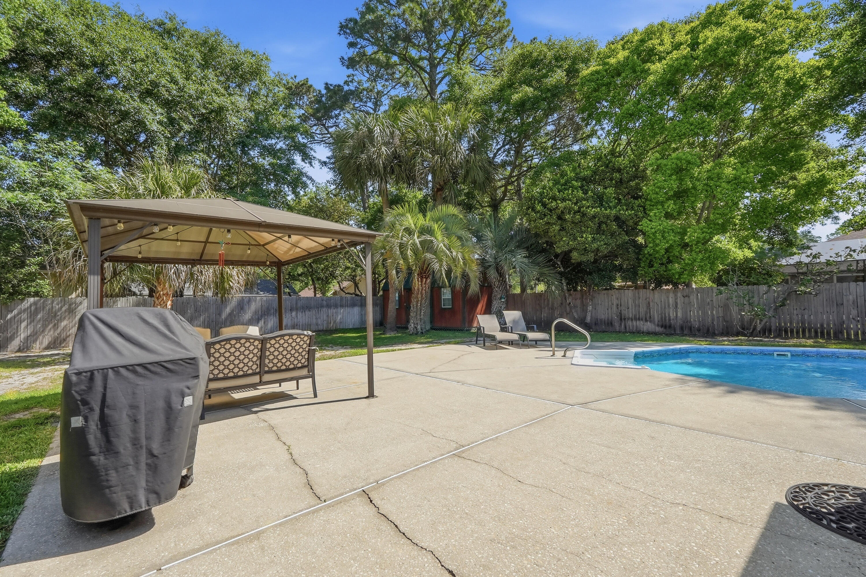DANA POINTE - Residential