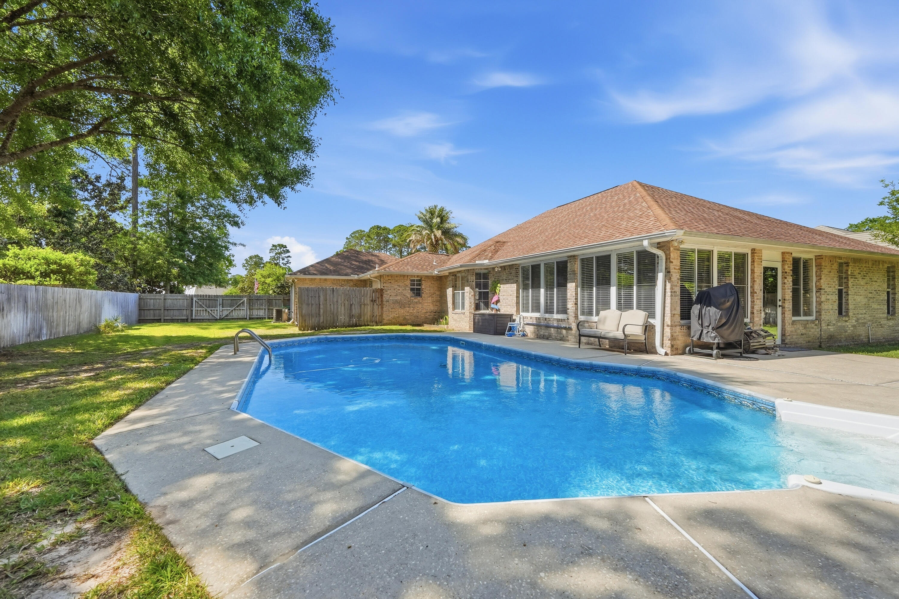DANA POINTE - Residential