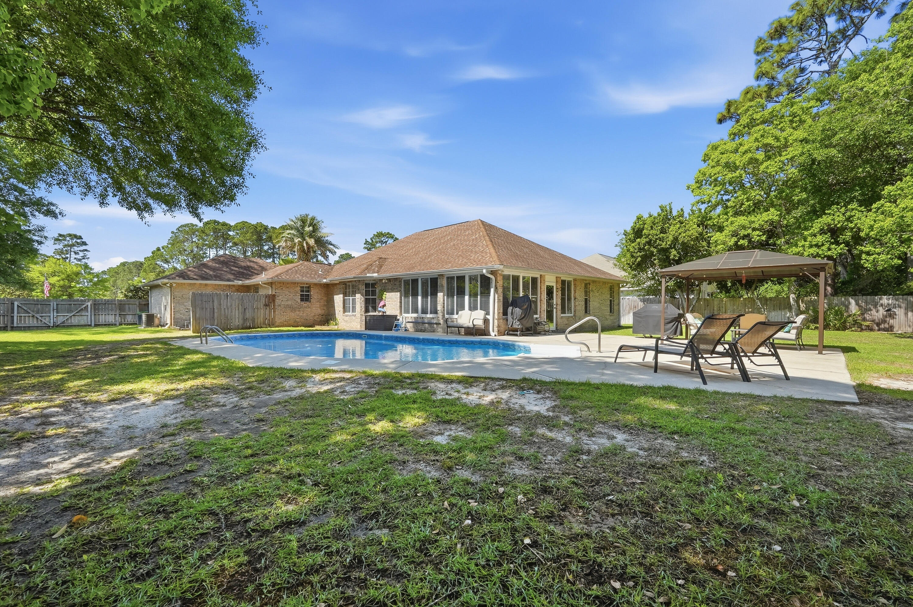 DANA POINTE - Residential