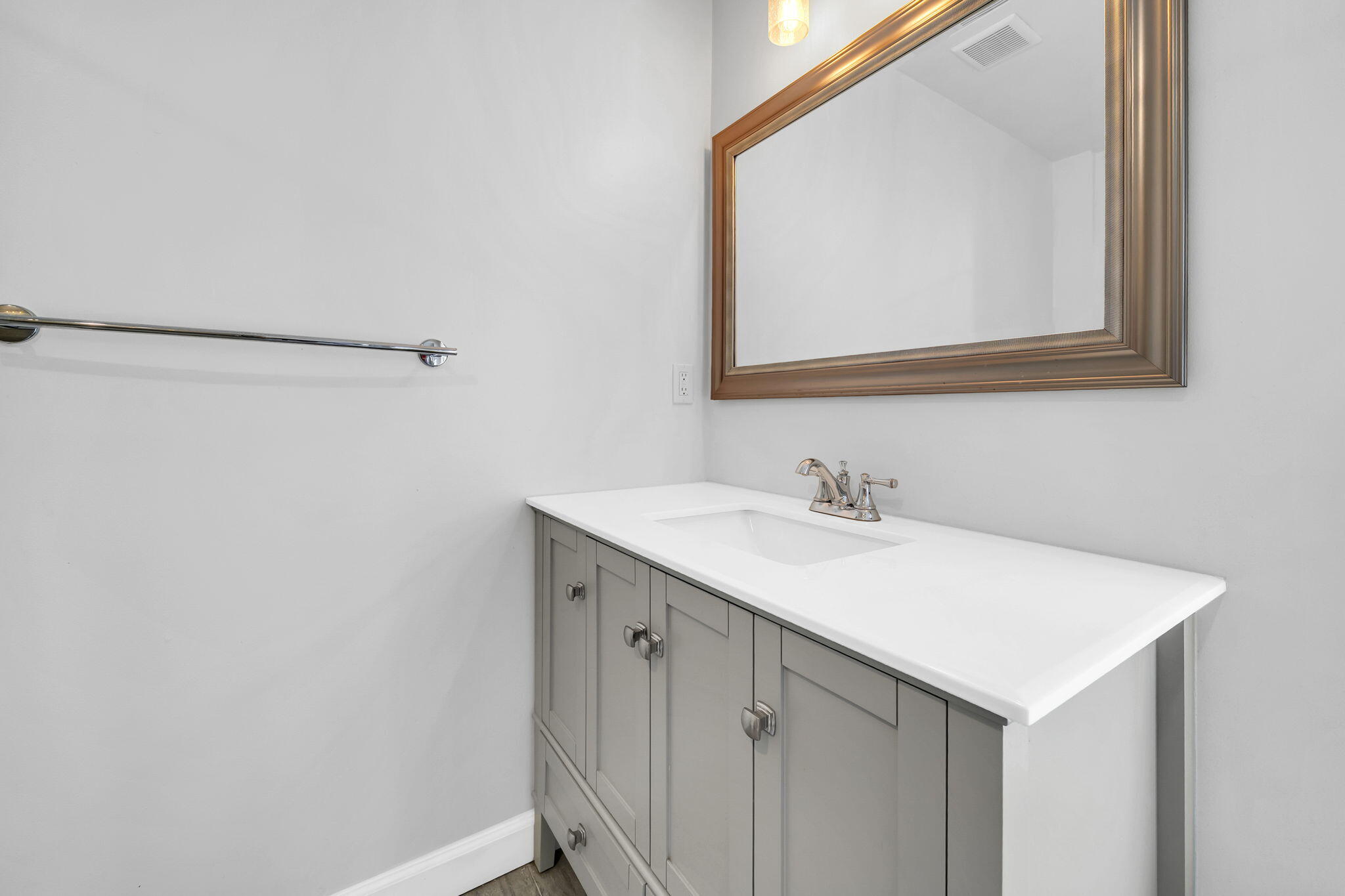 ELLIOTTS POINT 4TH ADDN - Residential Lease