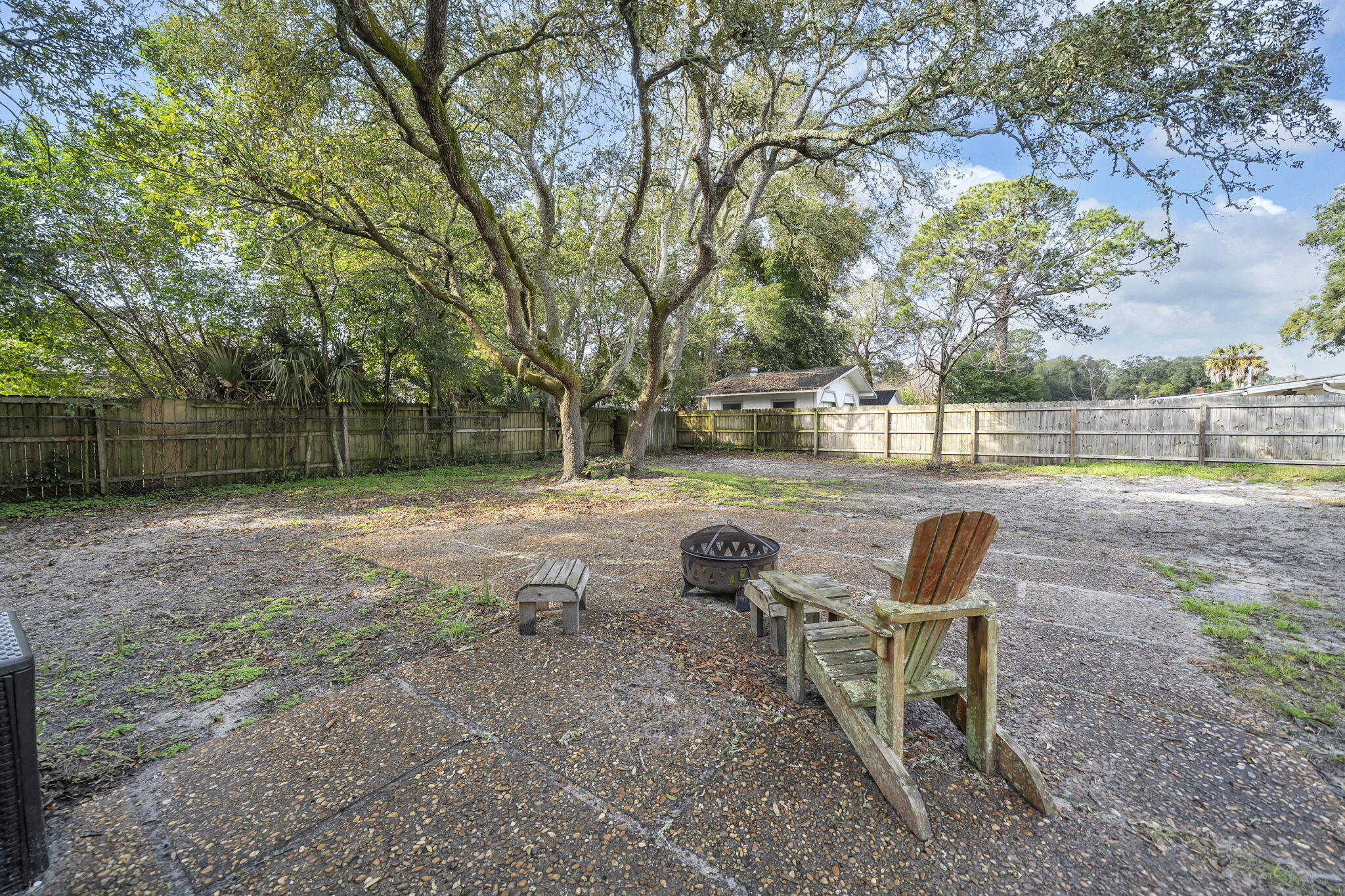 ELLIOTTS POINT 4TH ADDN - Residential Lease