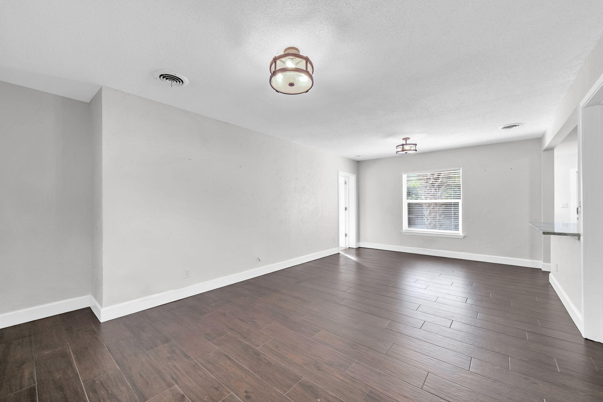 ELLIOTTS POINT 4TH ADDN - Residential Lease