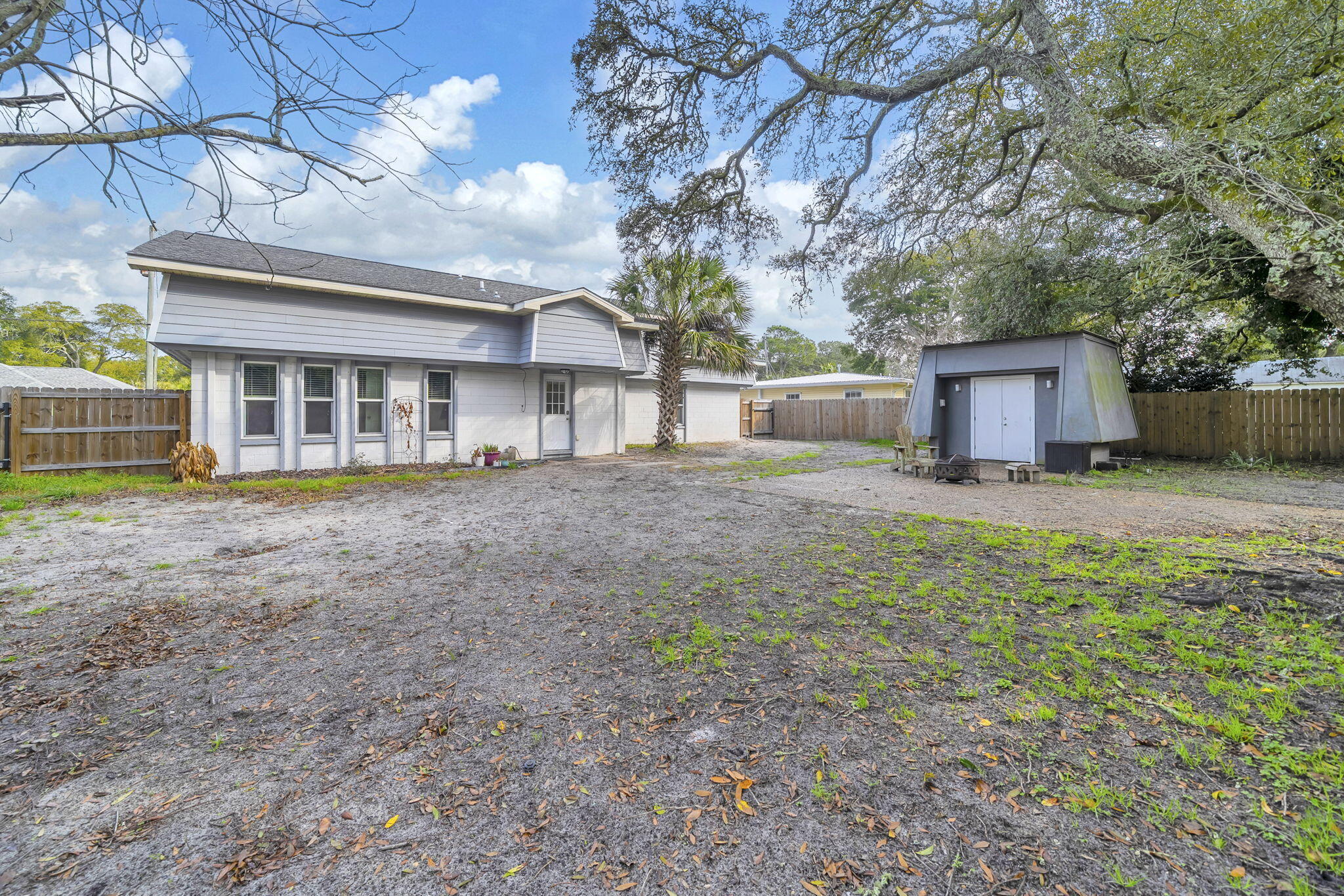 ELLIOTTS POINT 4TH ADDN - Residential Lease