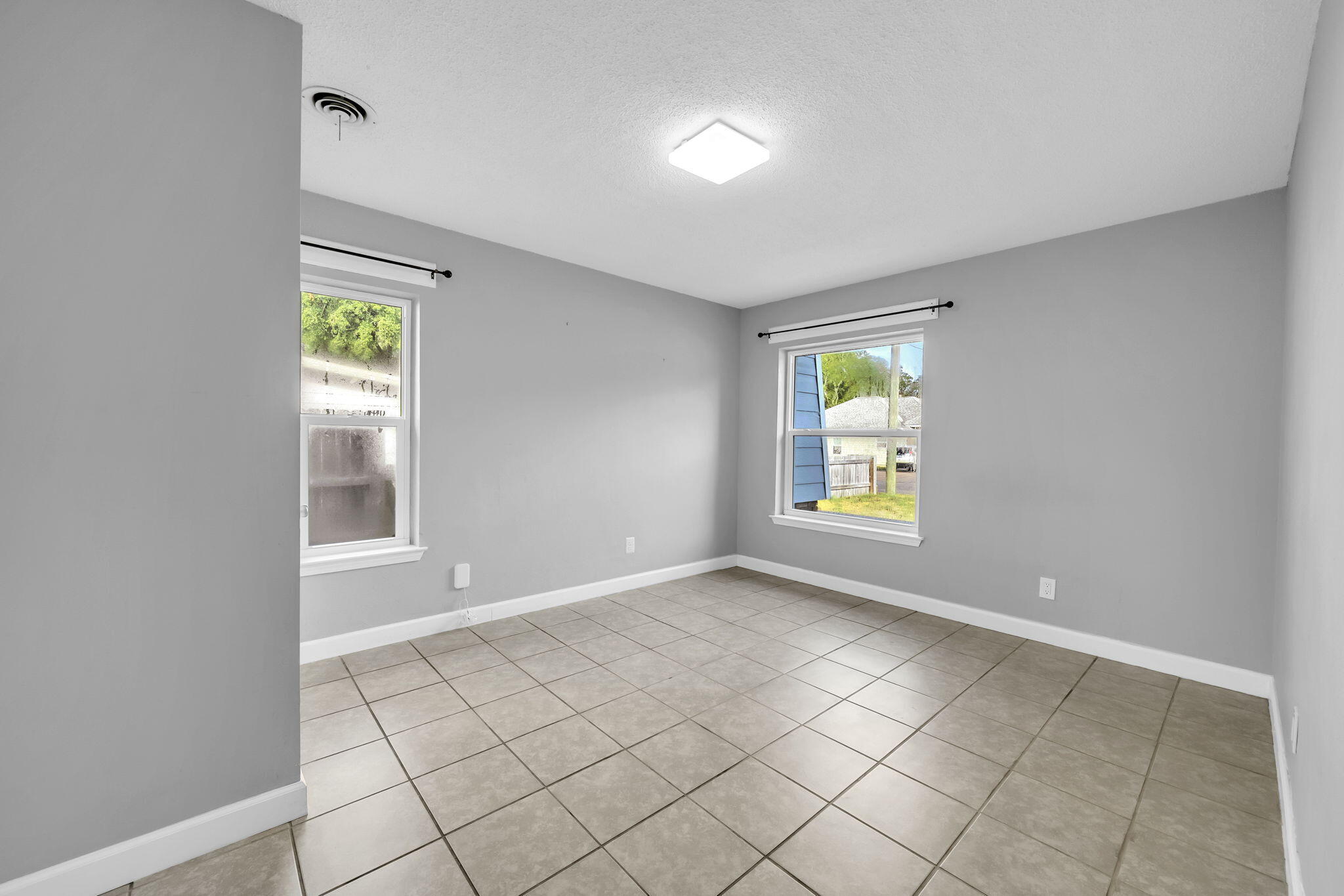 ELLIOTTS POINT 4TH ADDN - Residential Lease