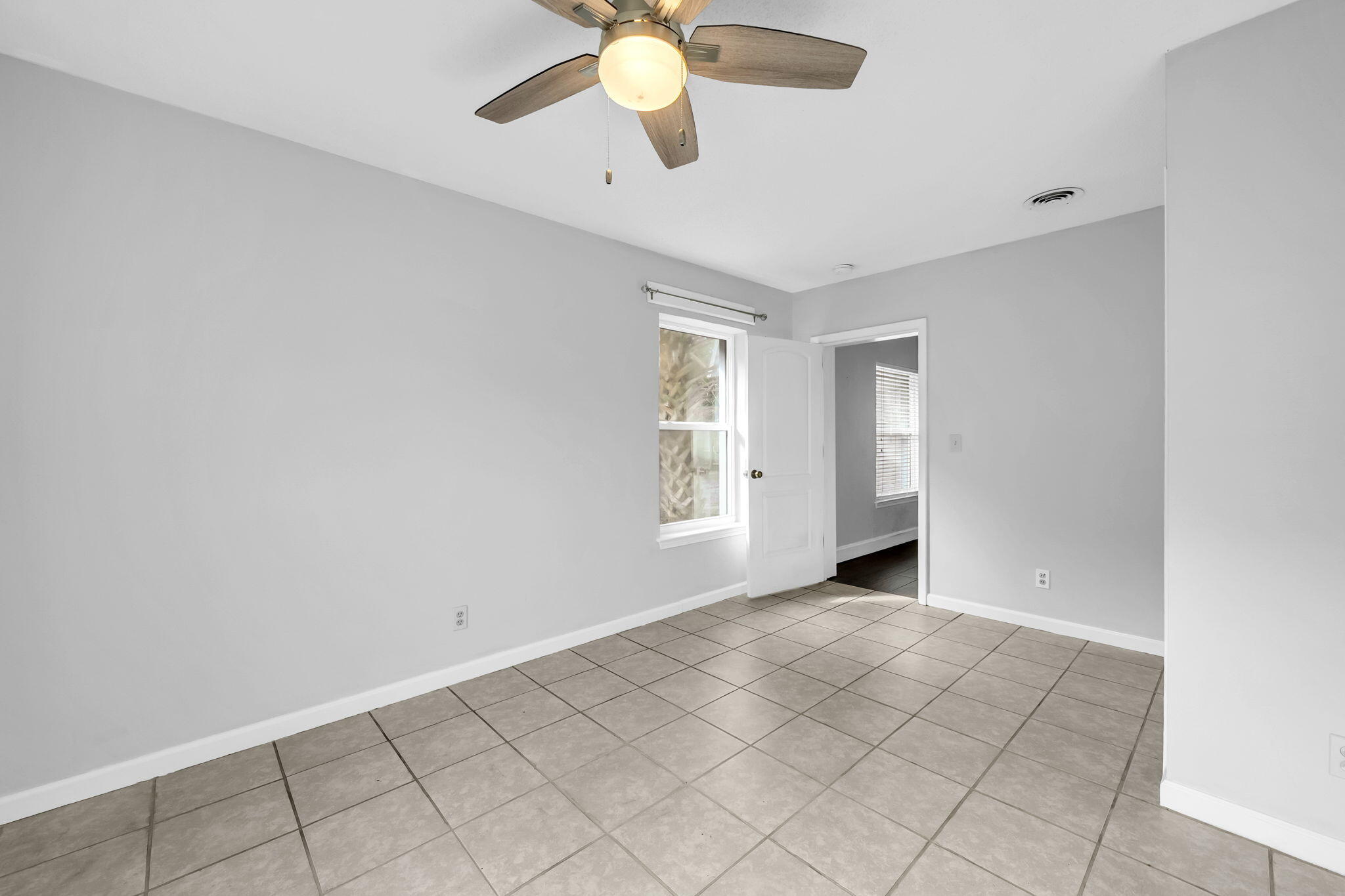 ELLIOTTS POINT 4TH ADDN - Residential Lease