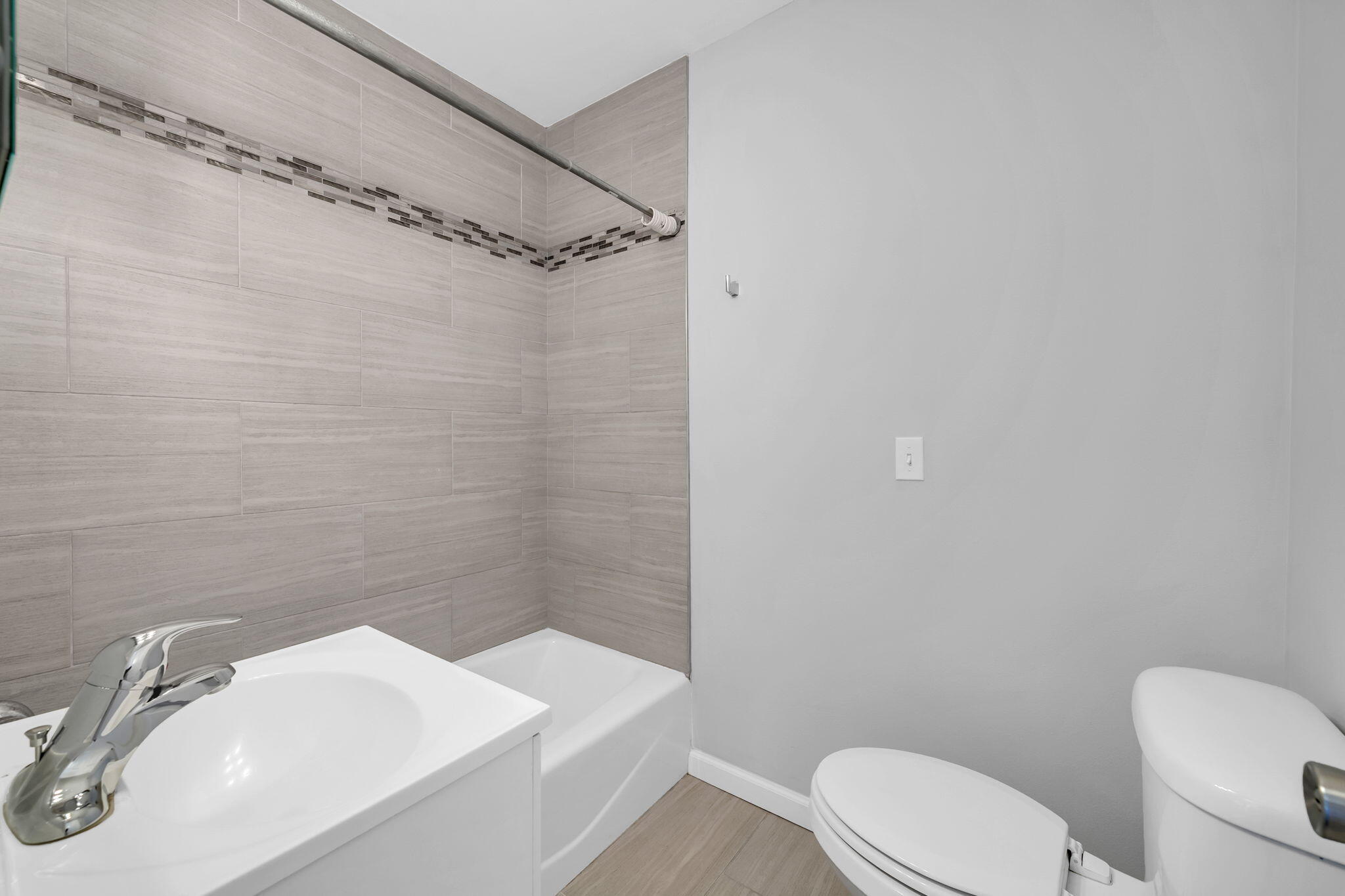 ELLIOTTS POINT 4TH ADDN - Residential Lease