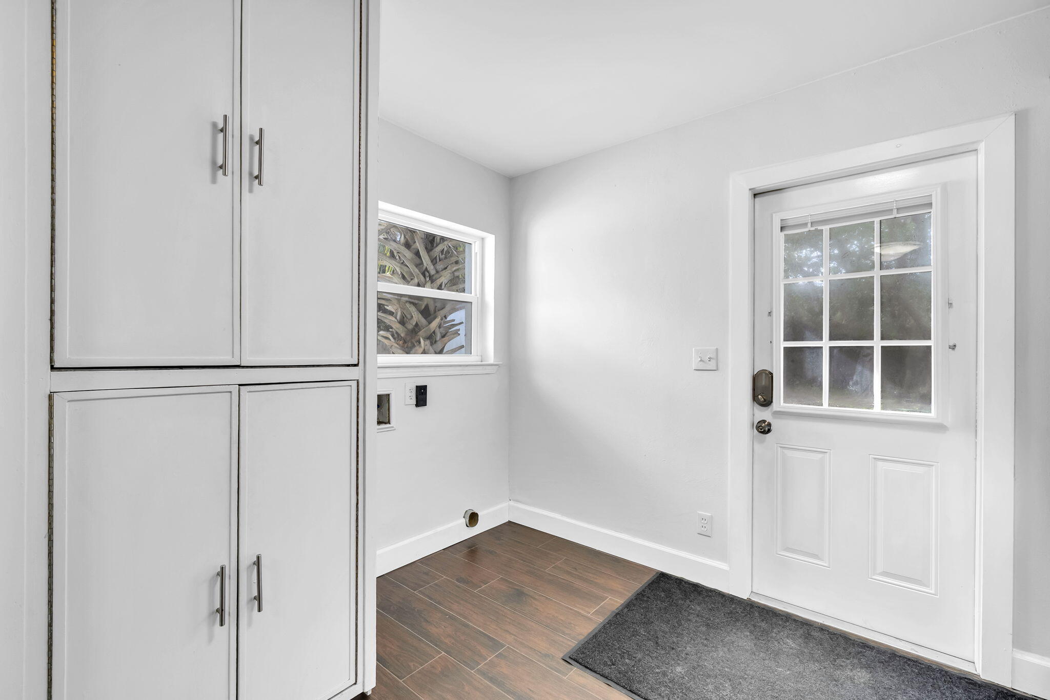 ELLIOTTS POINT 4TH ADDN - Residential Lease