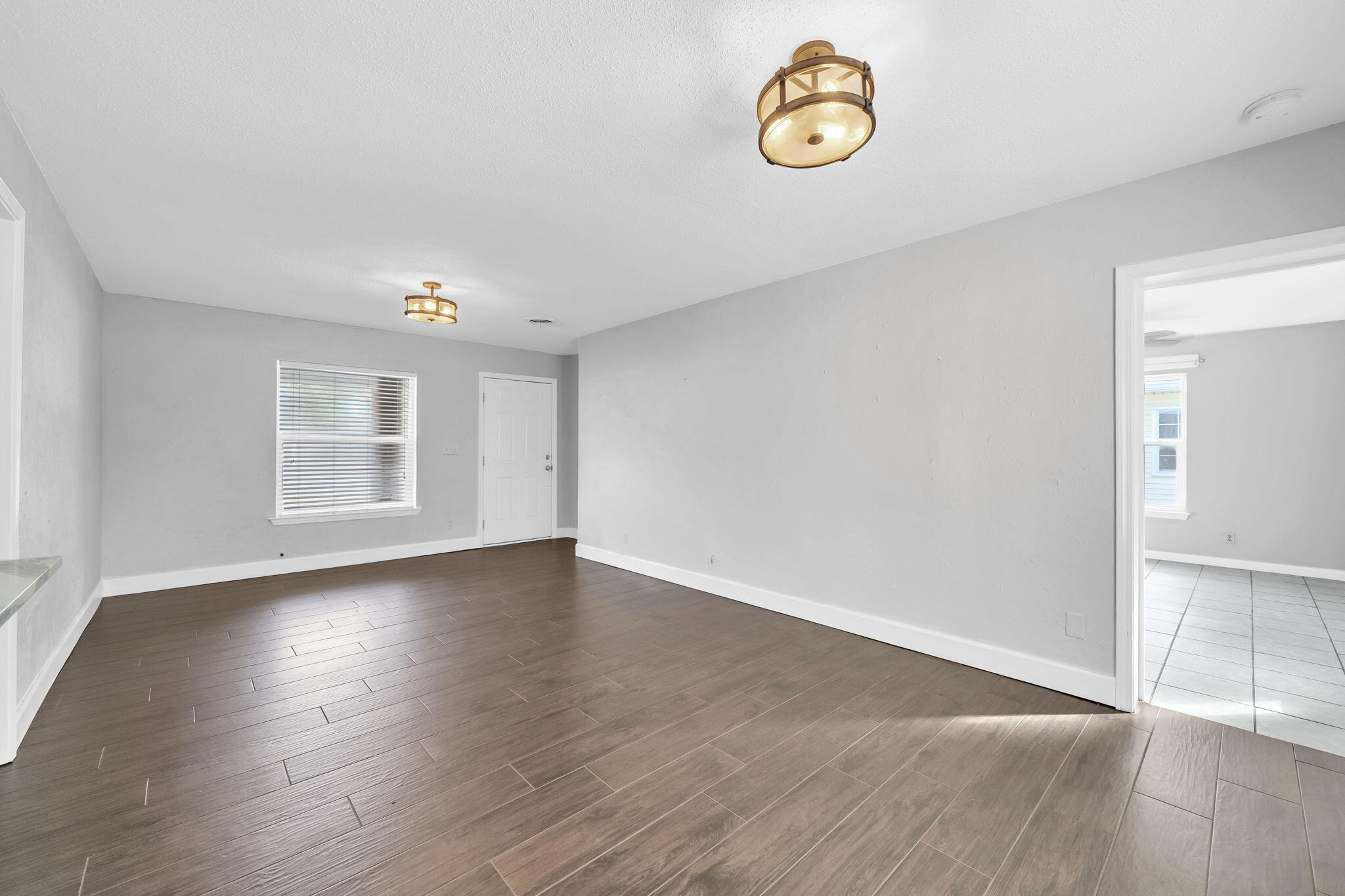 ELLIOTTS POINT 4TH ADDN - Residential Lease