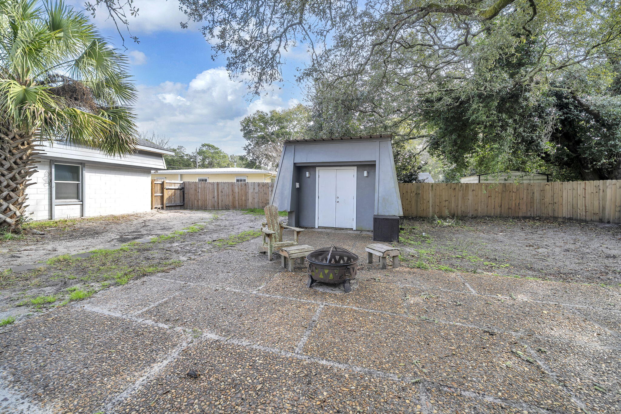ELLIOTTS POINT 4TH ADDN - Residential Lease