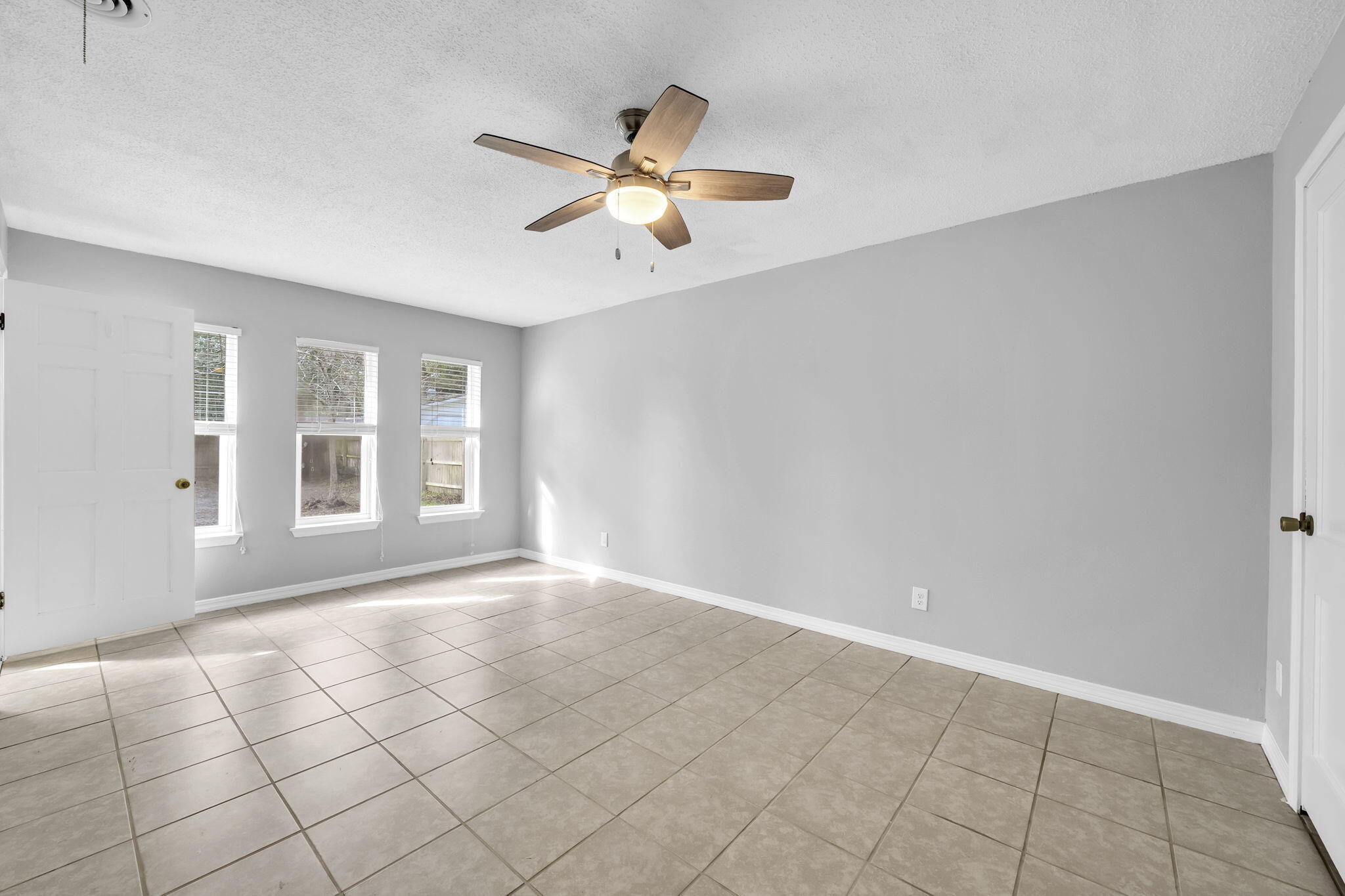 ELLIOTTS POINT 4TH ADDN - Residential Lease