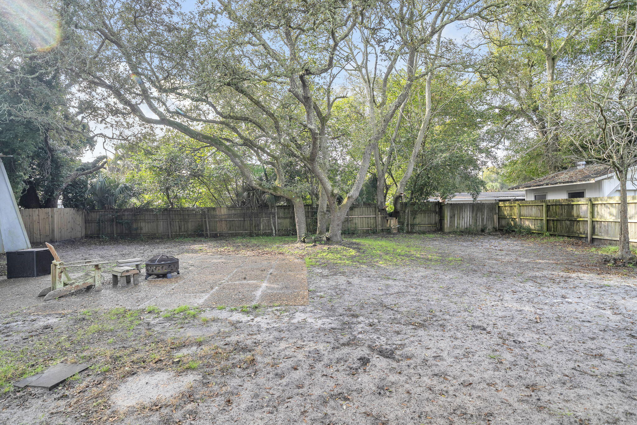 ELLIOTTS POINT 4TH ADDN - Residential Lease